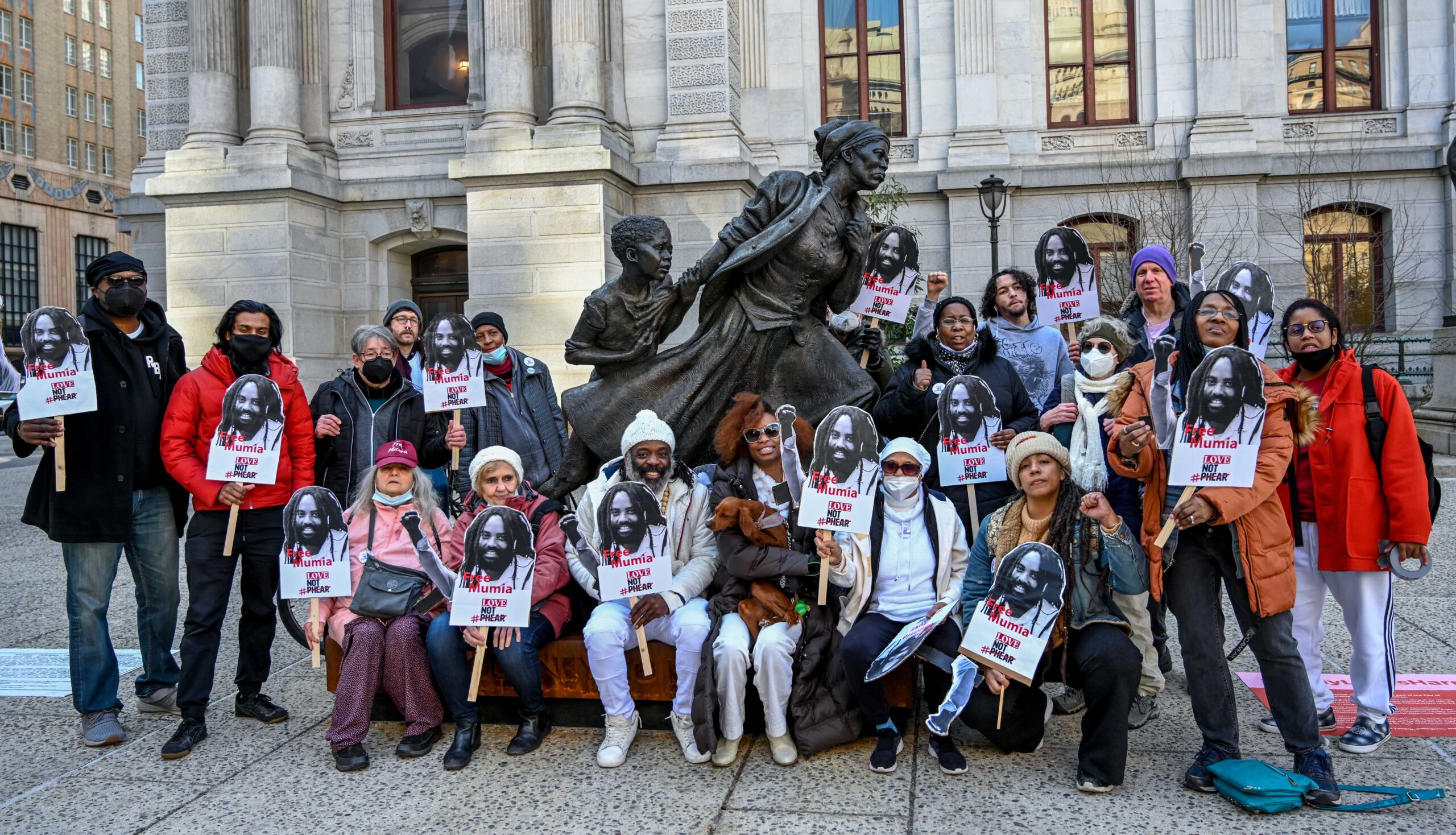 Mumia activists outside Philadelphia court